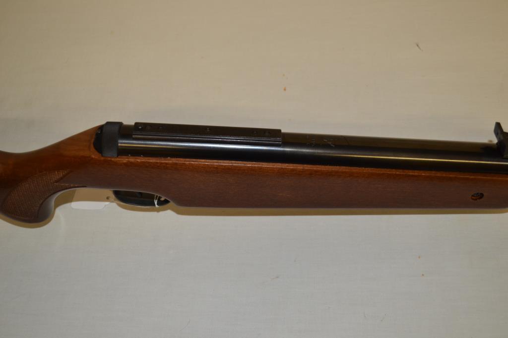 Pellet Gun. Diana Mdl 34 4.5-177 cal Pellet Rifle