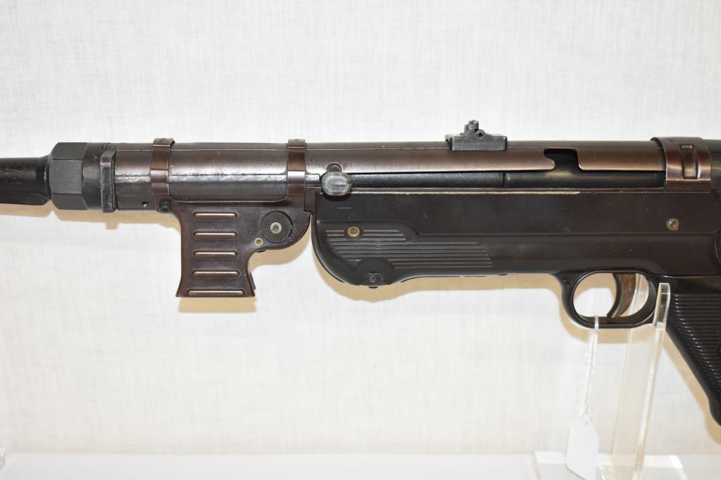 Non Gun. German WW2 MP40 Not Functioning