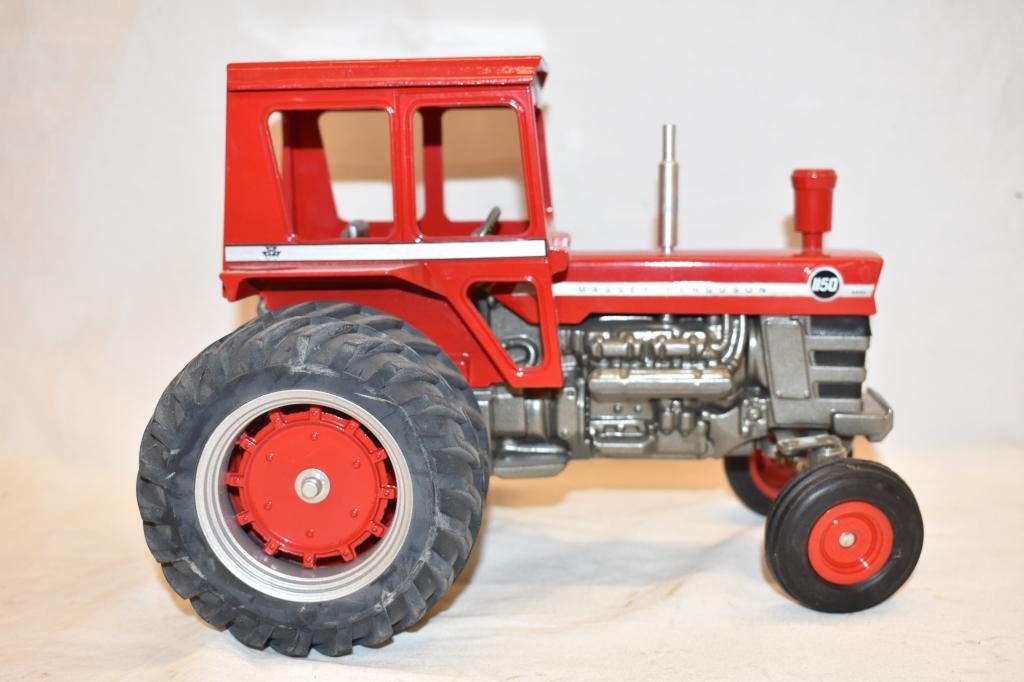 AGCO Massey Ferguson 1/16 Scale Tractor Toy