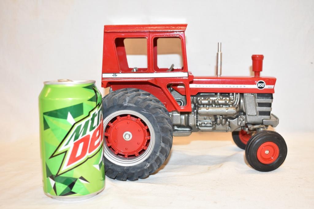 AGCO Massey Ferguson 1/16 Scale Tractor Toy