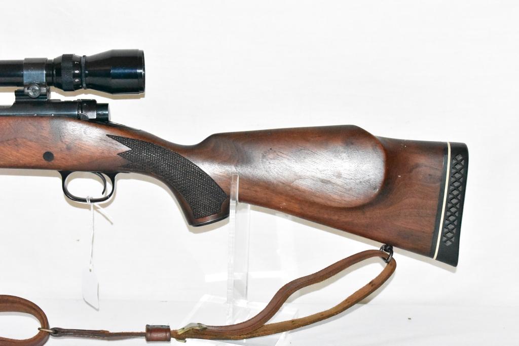 Gun. Winchester Model 70  308 win cal Rifle