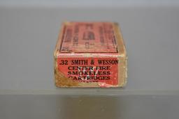 Collectible Ammo. Winchester 32 S&W, 2 Part Box
