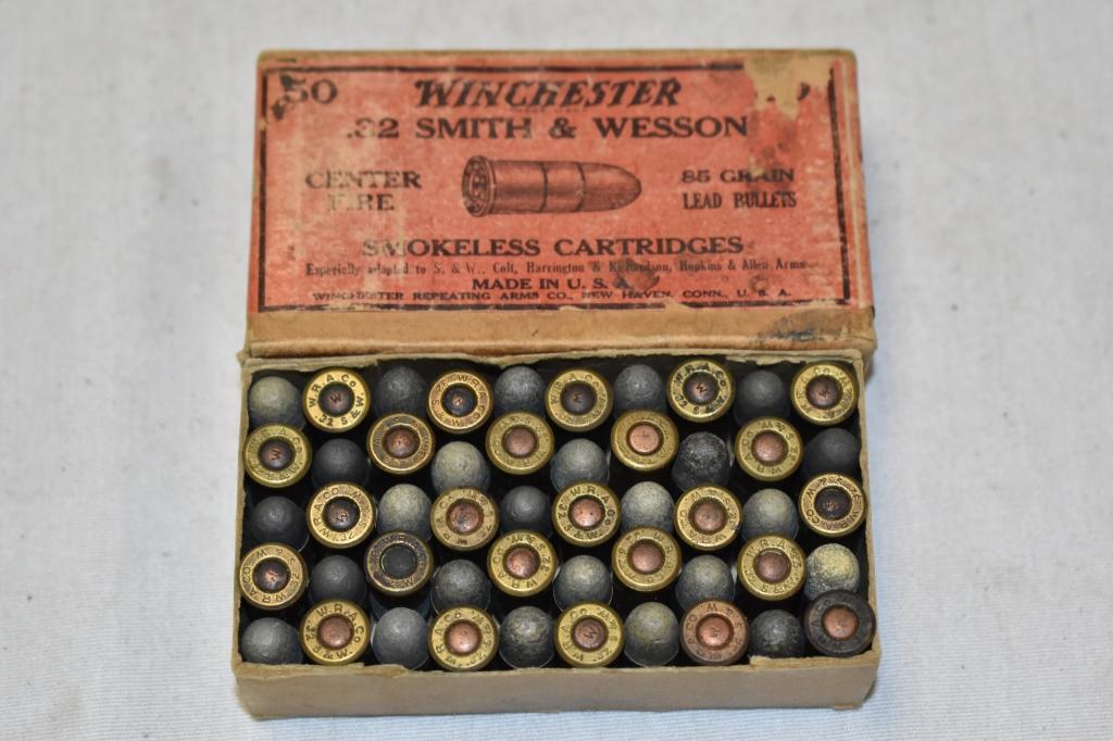 Collectible Ammo. Winchester 32 S&W, 2 Part Box