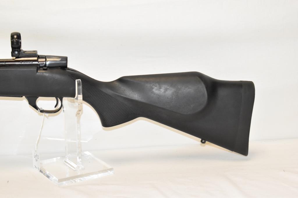 Gun. Weatherby Vanguard 300 win mag cal Rifle