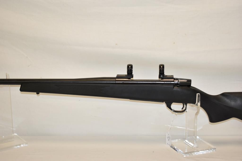 Gun. Weatherby Vanguard 300 win mag cal Rifle