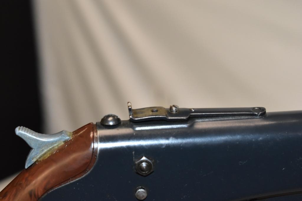 BB Gun. Daisy Red Ryder Model 94 1938 BB Carbine