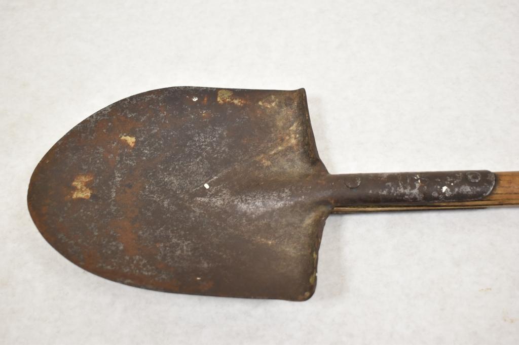 USA. WWI Trenching Shovel