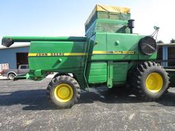 John Deere 8820 Combine