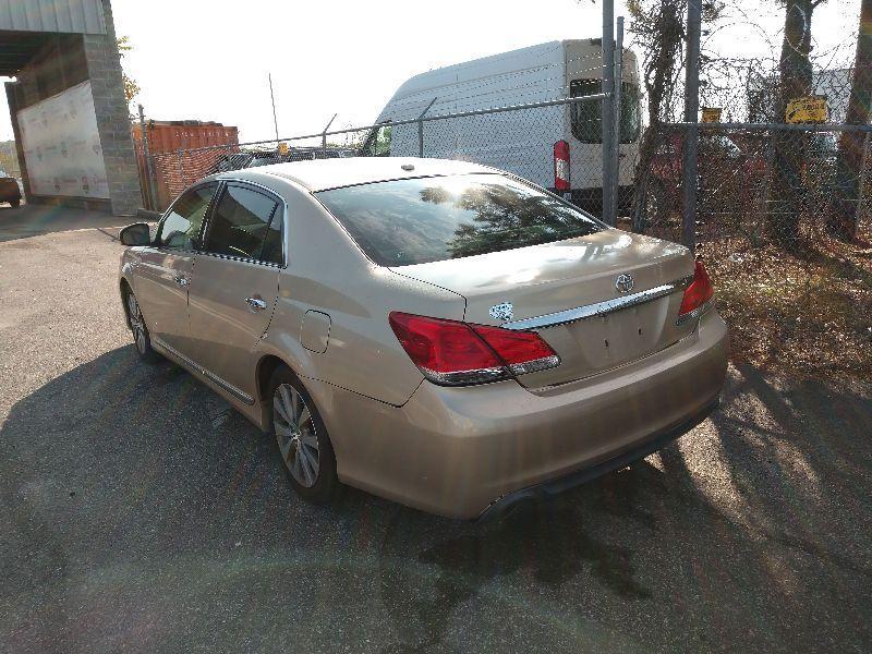 2011 TOYOTA AVALON