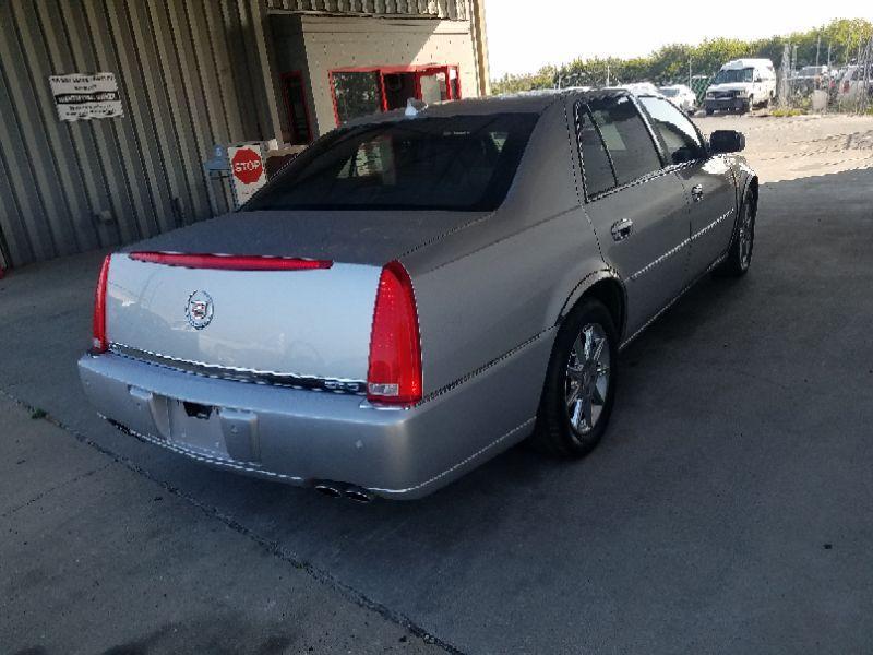 2011 CADILLAC DTS