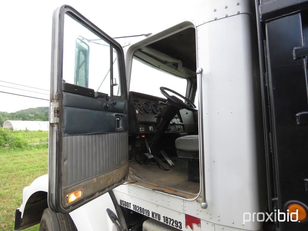 1998 KENWORTH T800 TRI-AXLE DUMP TRUCK