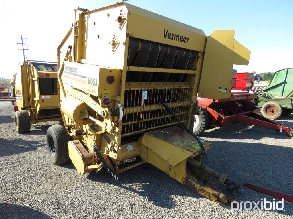 VERMEER 605J ROUND BALER W/ MONITOR, SERIAL #1VRA12IR2G1000449, TAG #7662