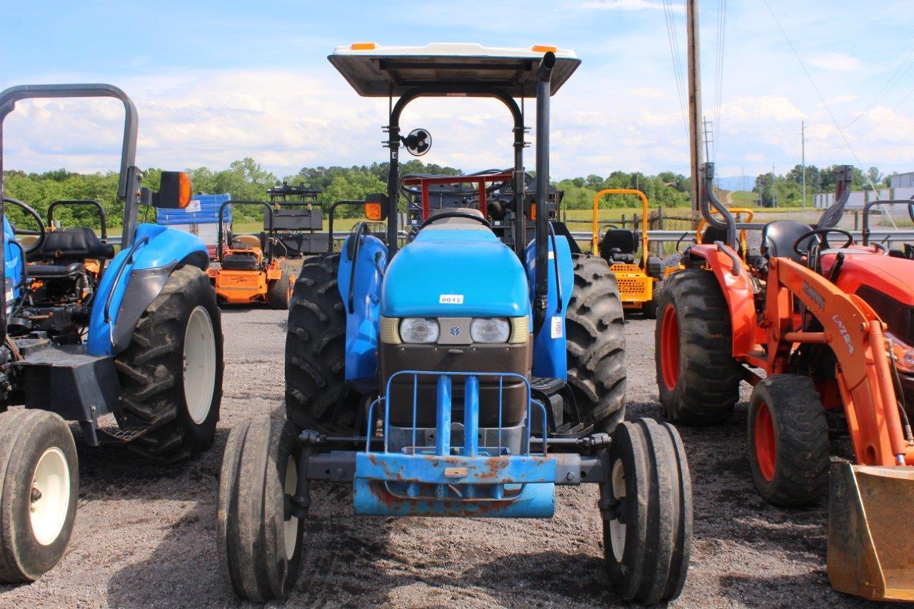 NEW HOLLAND TN55 2WD, CANOPY TOP, 8 SPD TRANS, ONE REMOTE, 3PT HITCH, PTO, 936 HRS, S/N 001232935, T