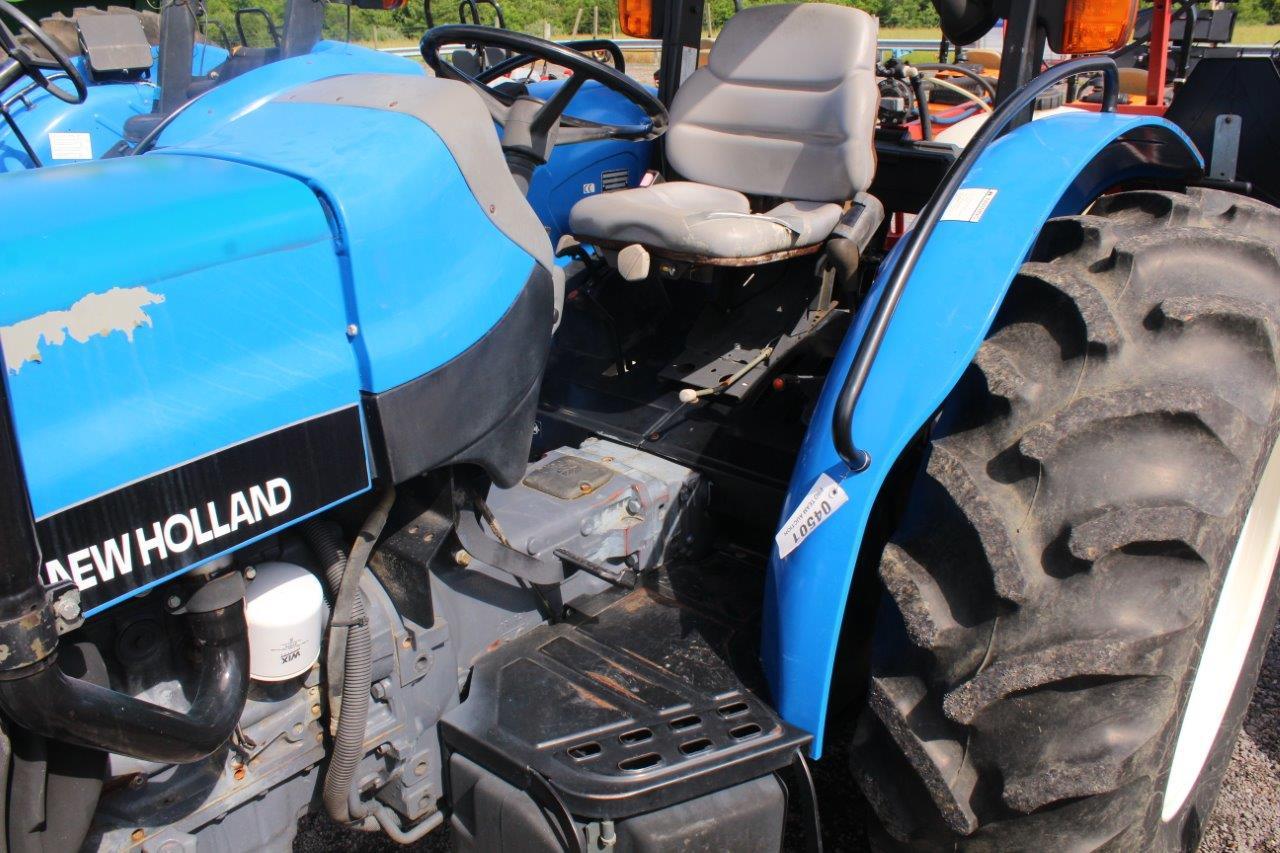 NEW HOLLAND TN55 2WD, CANOPY TOP, 8 SPD TRANS, ONE REMOTE, 3PT HITCH, PTO, 936 HRS, S/N 001232935, T