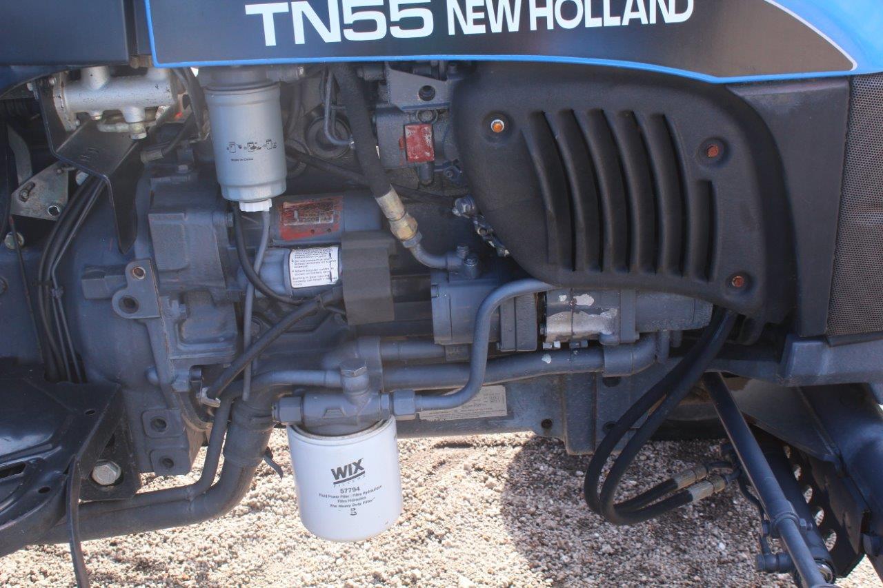 NEW HOLLAND TN55 2WD, CANOPY TOP, 8 SPD TRANS, ONE REMOTE, 3PT HITCH, PTO, 936 HRS, S/N 001232935, T