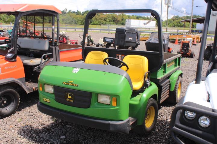 JOHN DEERE 2020 PRO GATOR GAS ENG, 2WD, HYDRAULIC DUMP BED, MANU TRANS, SHOWING 3904 HRS, S/N#  TC20