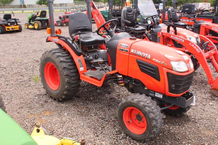 KUBOTA B2620 4WD TRACTOR 3PT HITCH, DSL,P/S, PTO, ROLL BAR, SHOWING 462 HRS, S/N# 51155, TAG# 9398