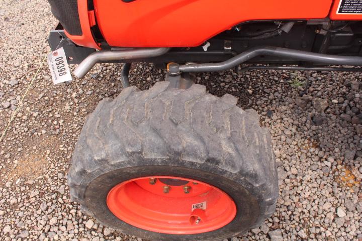 KUBOTA B2620 4WD TRACTOR 3PT HITCH, DSL,P/S, PTO, ROLL BAR, SHOWING 462 HRS, S/N# 51155, TAG# 9398