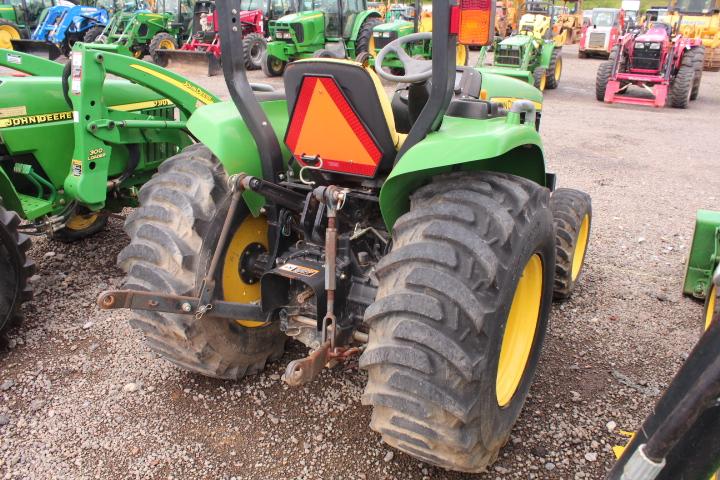 JOHN DEERE 3038E 4WD TRACTOR 3PT HITCH, PTO, ROLL BAR, HYDRASTATIC TRANS, SHOWING 658 HRS, S/N# V303