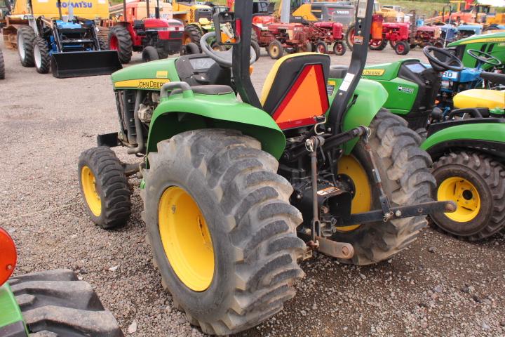 JOHN DEERE 3038E 4WD TRACTOR 3PT HITCH, PTO, ROLL BAR, HYDRASTATIC TRANS, SHOWING 658 HRS, S/N# V303