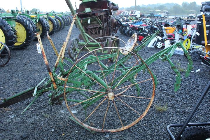 ANTIQUE 1 ROW CULTIVATOR