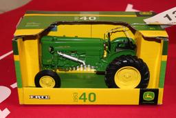 JOHN DEERE 40 TOY TRACTOR