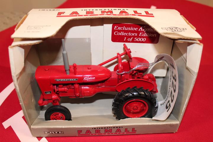 FARMALL 140 TOY TRACTOR