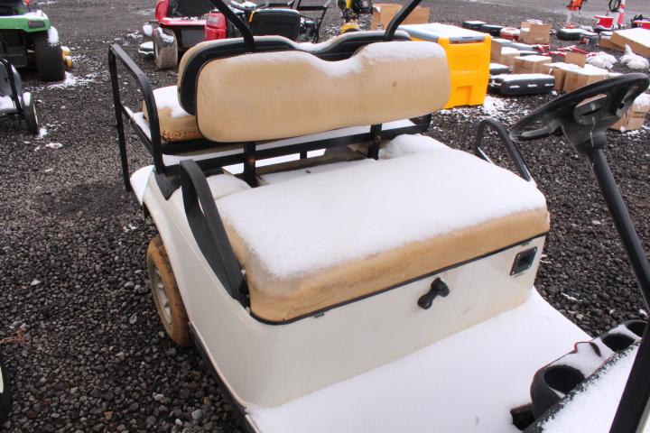 EZ-GO TXT ELECTRIC GOLF CART