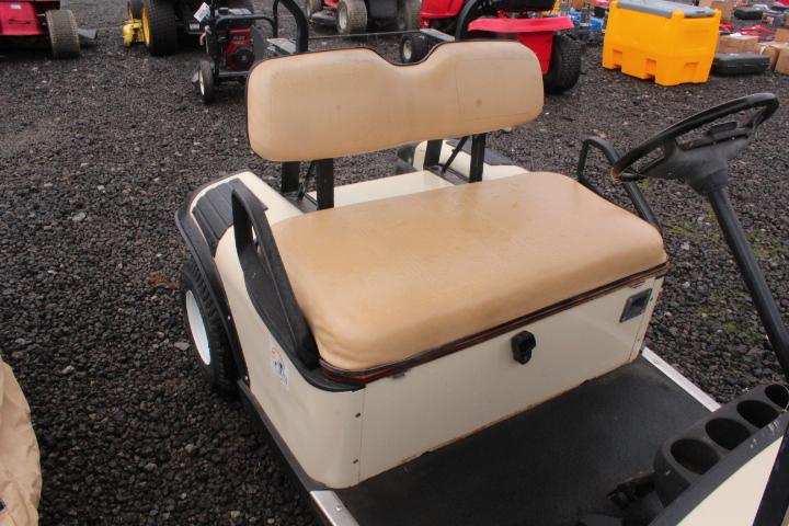 EZ-GO ELECTRIC GOLF CART