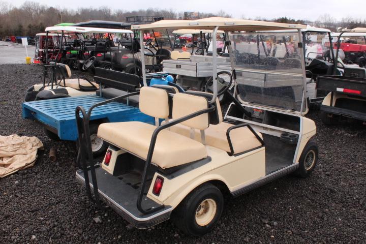 CLUB CAR ELECTRIC GOLF CART W/ CHARGER