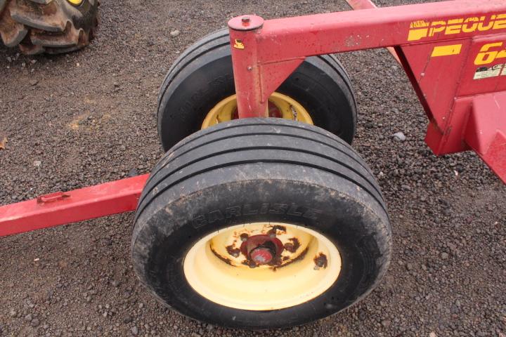 PEQUEA 646 ROUND BALE TRAILER