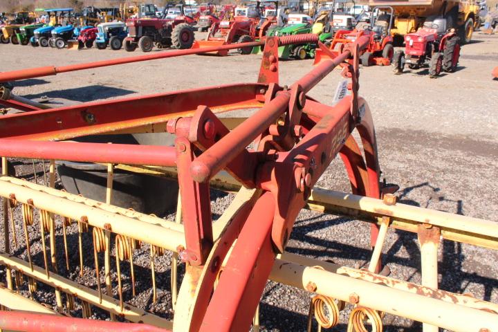 NEW HOLLAND 256 ROLLABAR HAY RAKE