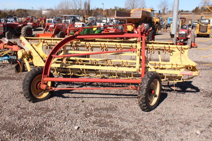 NEW HOLLAND 256 ROLLABAR HAY RAKE