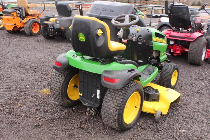 JOHN DEERE LA175 RIDING MOWER