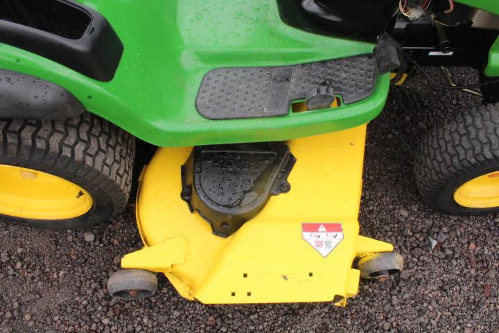 JOHN DEERE LA175 RIDING MOWER