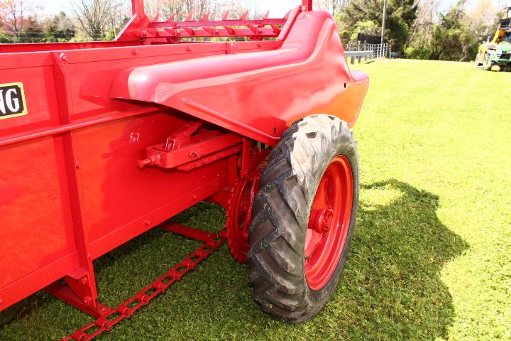 MCCORMICK DEERING GROUND DRIVEN MANURE SPREADER