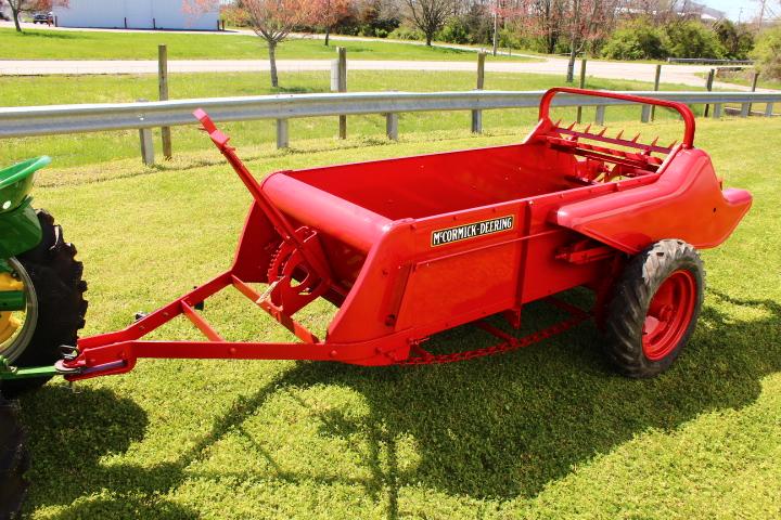 MCCORMICK DEERING GROUND DRIVEN MANURE SPREADER