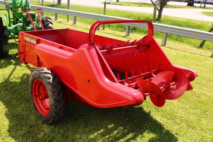 MCCORMICK DEERING GROUND DRIVEN MANURE SPREADER