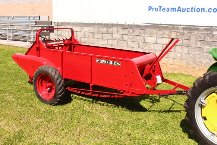 MCCORMICK DEERING GROUND DRIVEN MANURE SPREADER