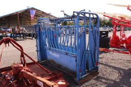 PRIEFERT AUTOMATIC HEADGATE W/ SQUEEZE CHUTE