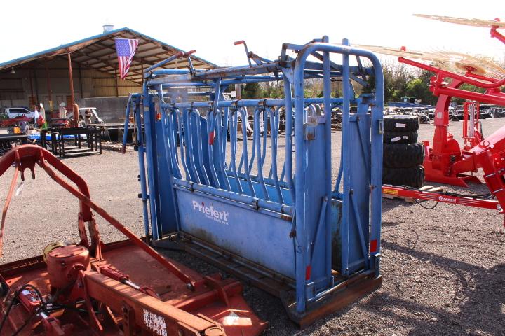 PRIEFERT AUTOMATIC HEADGATE W/ SQUEEZE CHUTE