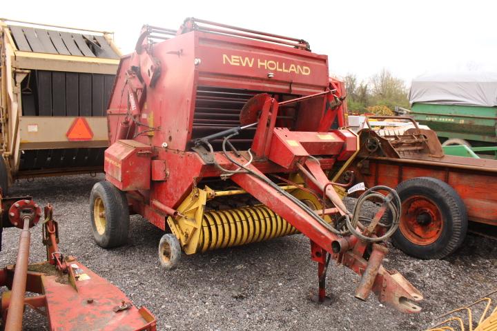 NEW HOLLAND 846 4'X5' ROUND BALER