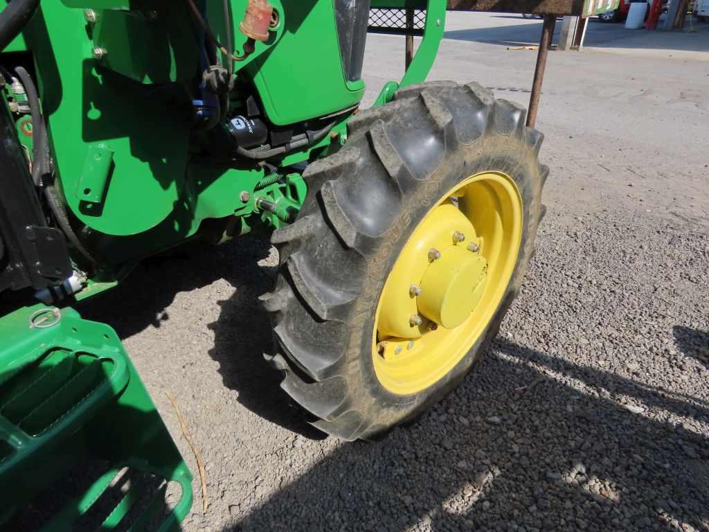 JOHN DEERE 5055E 4WD CAB TRACTOR W/ LOADER