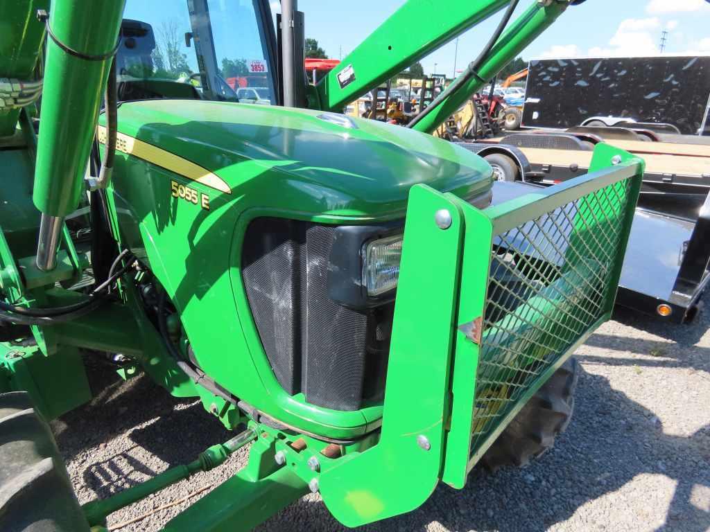 JOHN DEERE 5055E 4WD CAB TRACTOR W/ LOADER