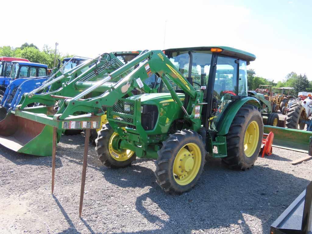 JOHN DEERE 5055E 4WD CAB TRACTOR W/ LOADER