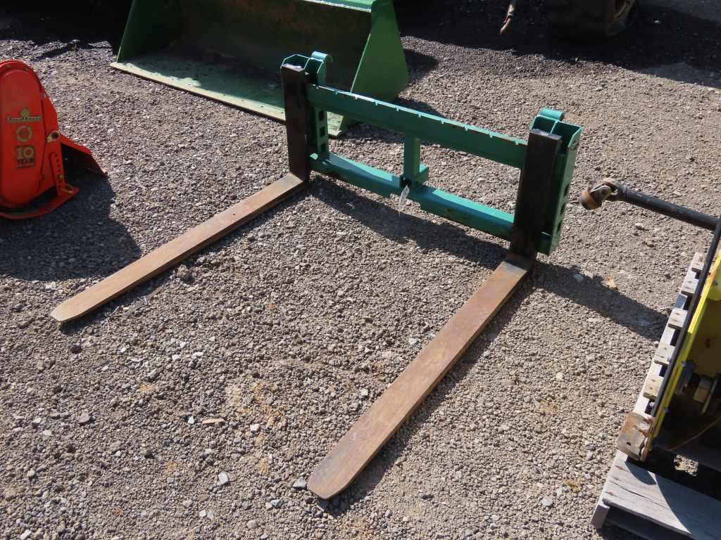 SET OF JOHN DEERE SYTLE 48" PALLET FORKS