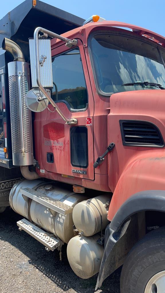 2004 MACK CV713 GRANITE TRI-AXLE DUMP TRUCK