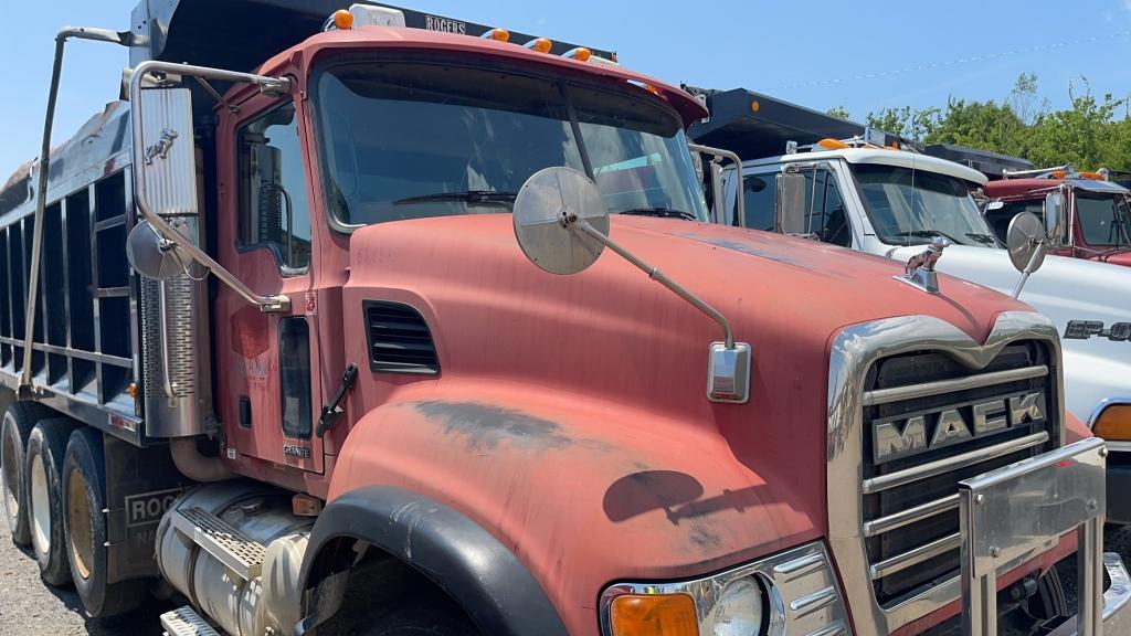 2004 MACK CV713 GRANITE TRI-AXLE DUMP TRUCK