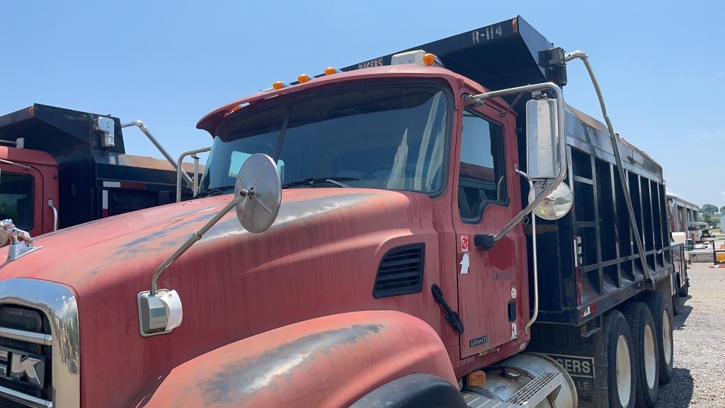 2004 MACK CV713 GRANITE TRI-AXLE DUMP TRUCK