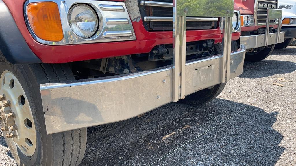 2004 MACK CV713 GRANITE TRI-AXLE DUMP TRUCK